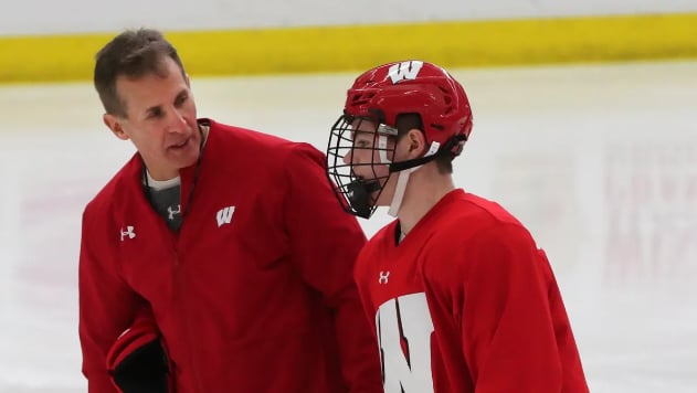 Cole Caufield offre un émouvant témoignage à Tony Granato qui est atteint d'un cancer