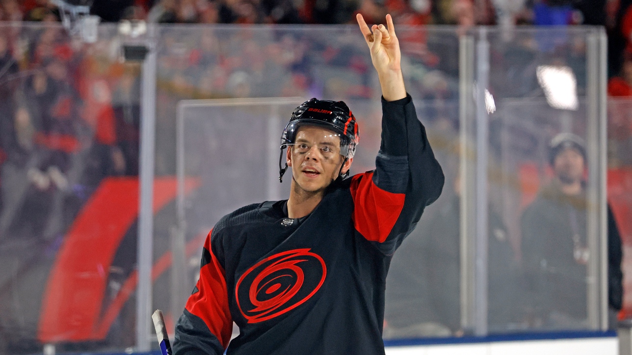 Un analyste propose une transaction qui enverrait Jesperi Kotkaniemi à Calgary 