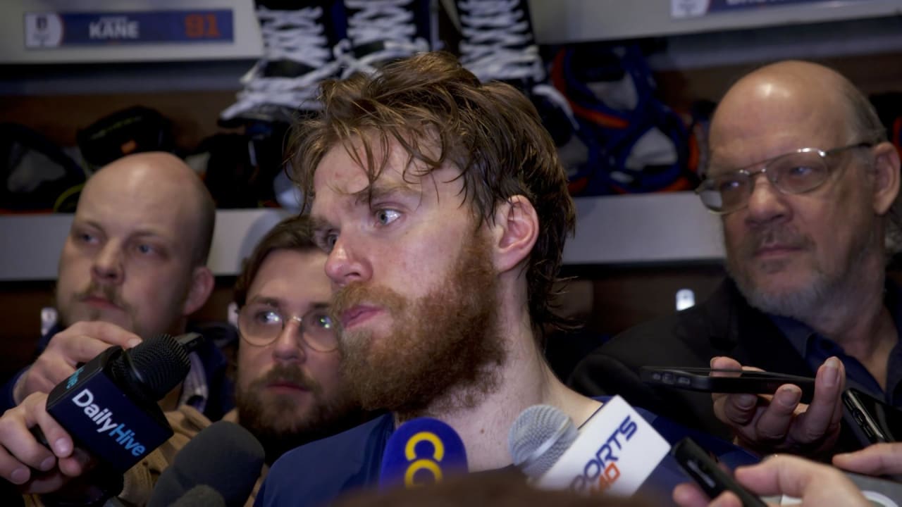 Connor McDavid réagit à Matthew Tkachuk qui lui a asséné 2-3 uppercuts hier soir