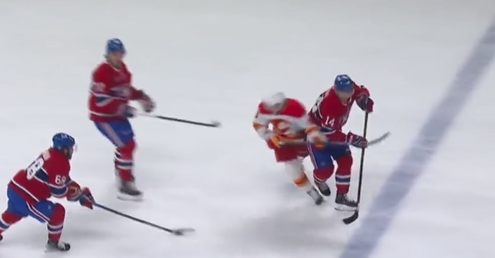 Arber Xhekaj blesse Nazem Kadri en le poussant vers Nick Suzuki