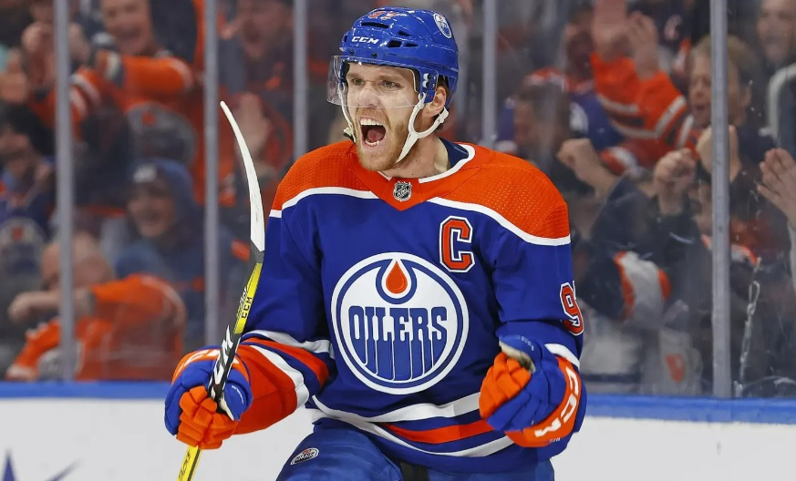 Un analyste affirme que Connor McDavid est l'un des trois plus talentueux joueurs de l'histoire de la LNH