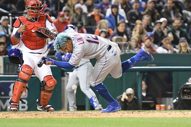 VIDÉO | Francisco Lindor atteint à la tête, les bancs se vident à Washington