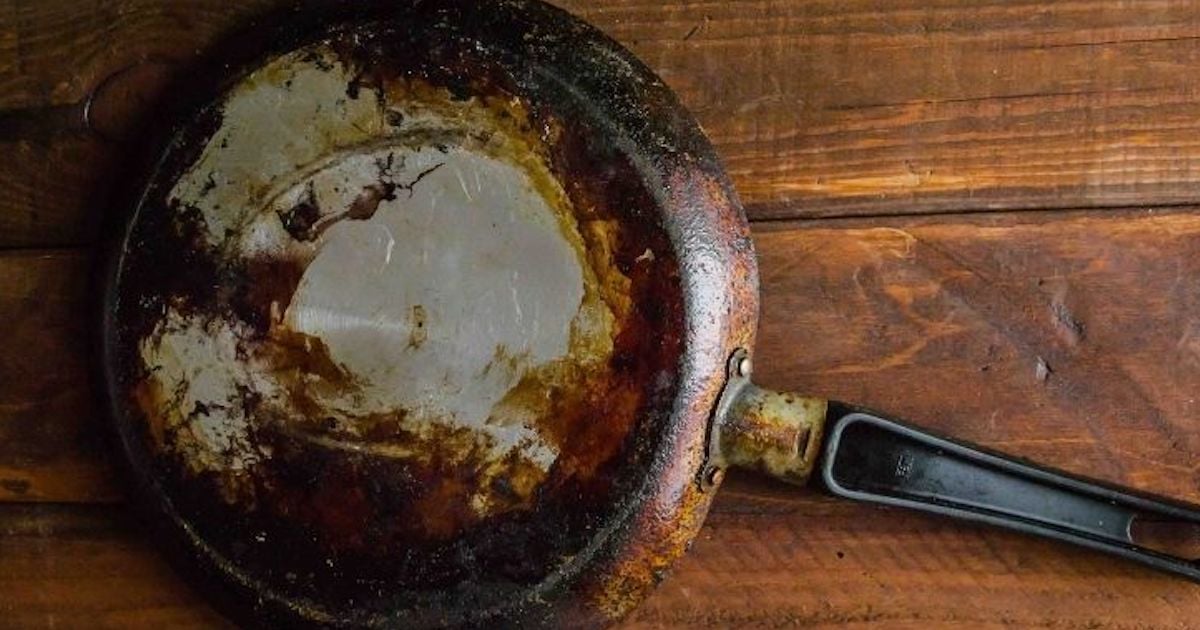 6 astuces pour décrasser l’endos brûlé de vos poêles et casseroles