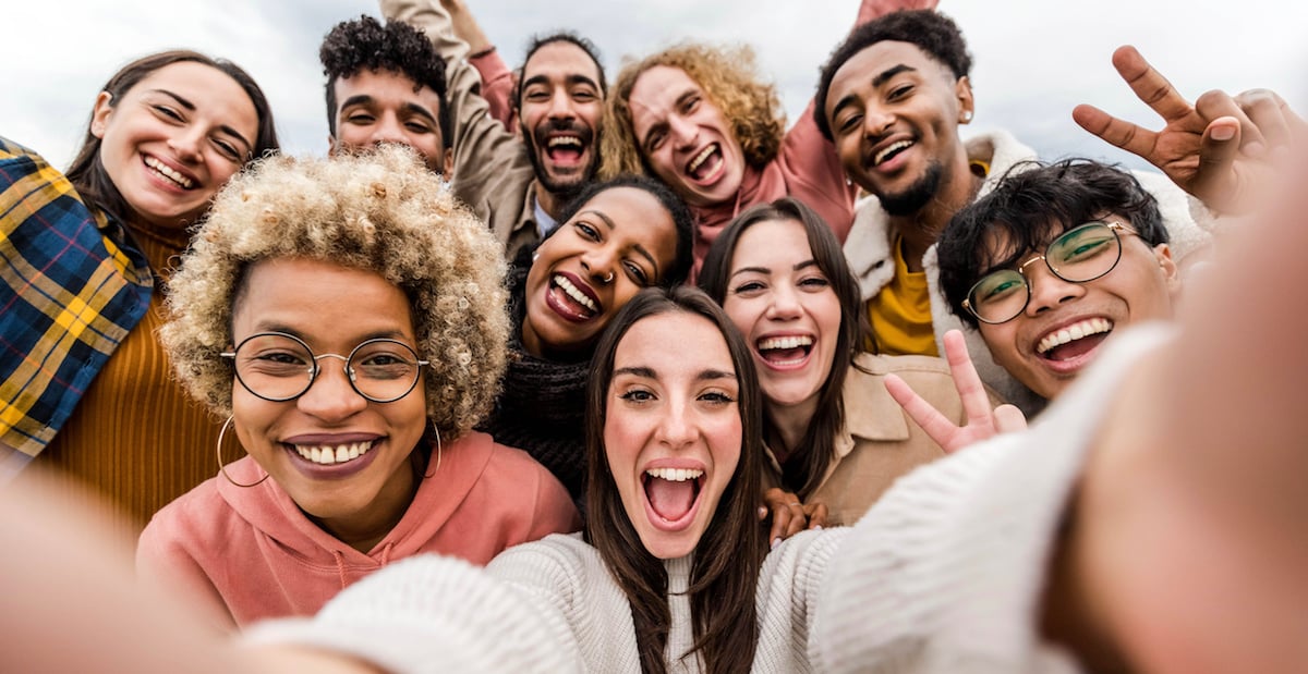 De combien d’amis avez-vous vraiment besoin pour avoir une vie saine?