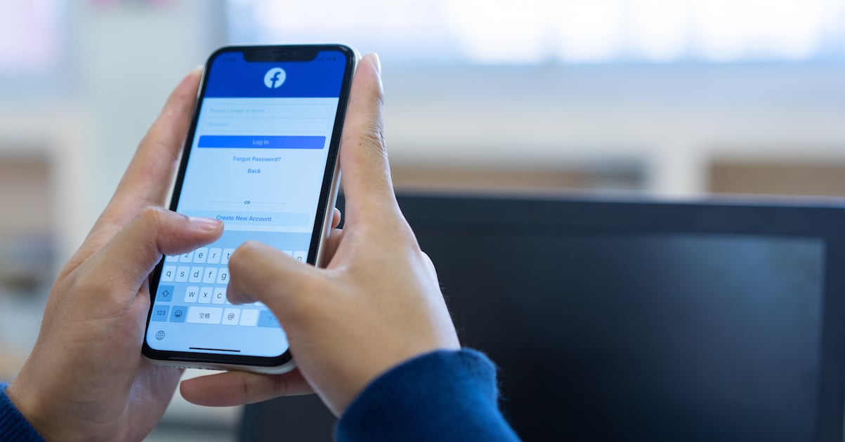 Être ami.e avec notre enfant sur les réseaux sociaux: oui ou non?