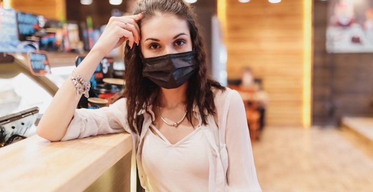 Les experts évaluent si le port du masque aide si personne d'autre autour de vous n'en porte