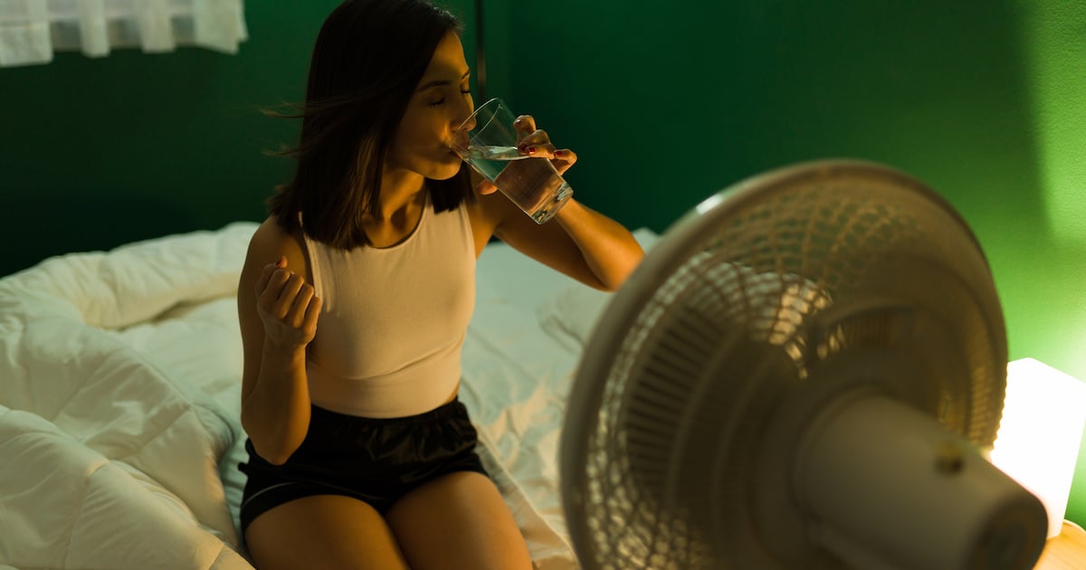 3 choses qui peuvent arriver quand on dort avec le ventilateur allumé la nuit