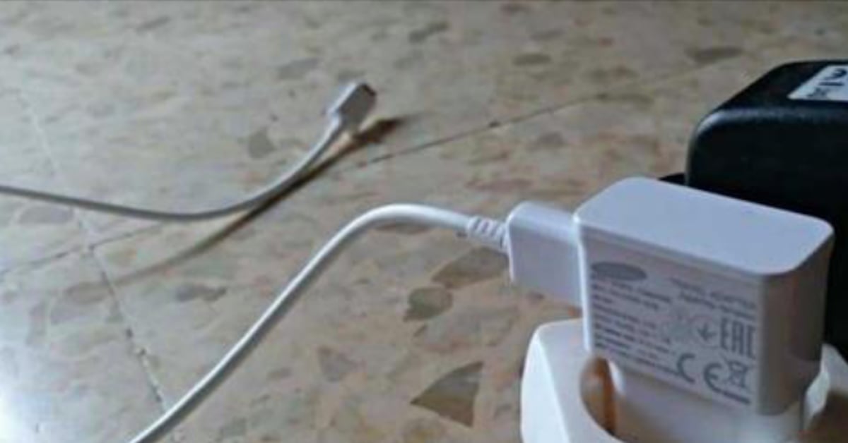 Pourquoi il ne faut jamais laisser un chargeur de cellulaire dans la prise quand il ne charge pas