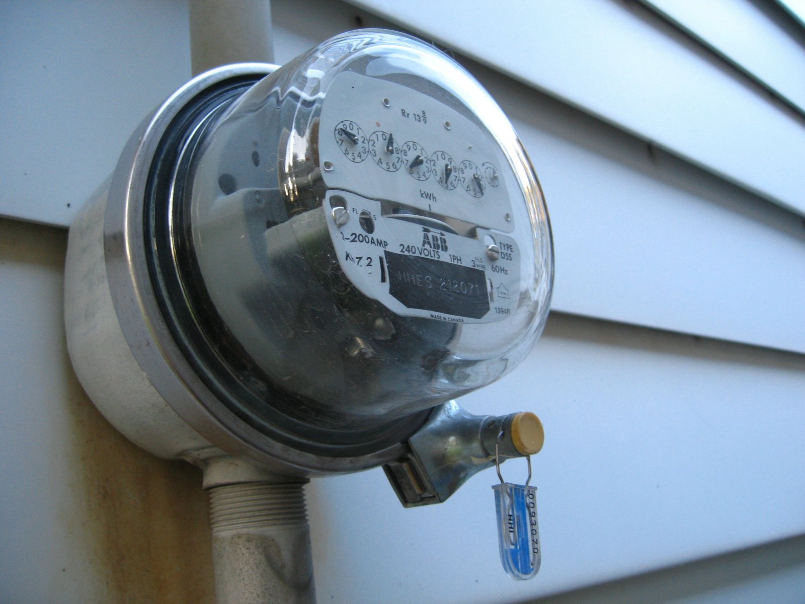 Il reçoit une facture de 2000 $ d'Hydro-Québec car il n'aurait pas été facturé assez