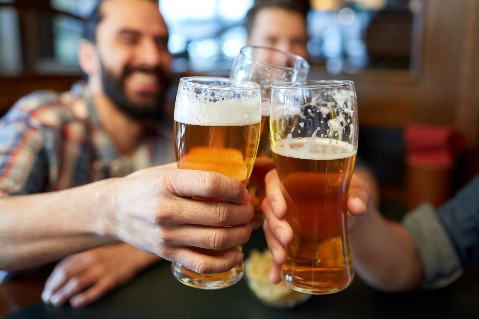 Voici comment sauver beaucoup d'argent avec votre consommation d'alcool