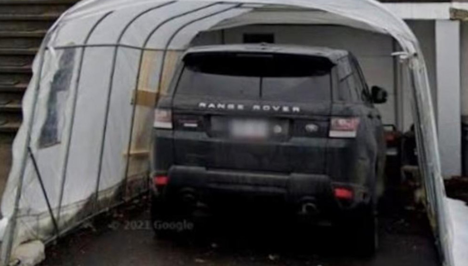 Un huissier saisit la mauvaise voiture et la revend aussitôt. 