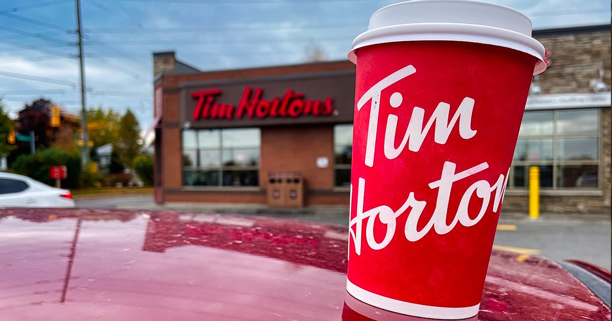 Une Canadienne réclame 500 000 $ à Tim Hortons pour s'être brûlée avec son thé
