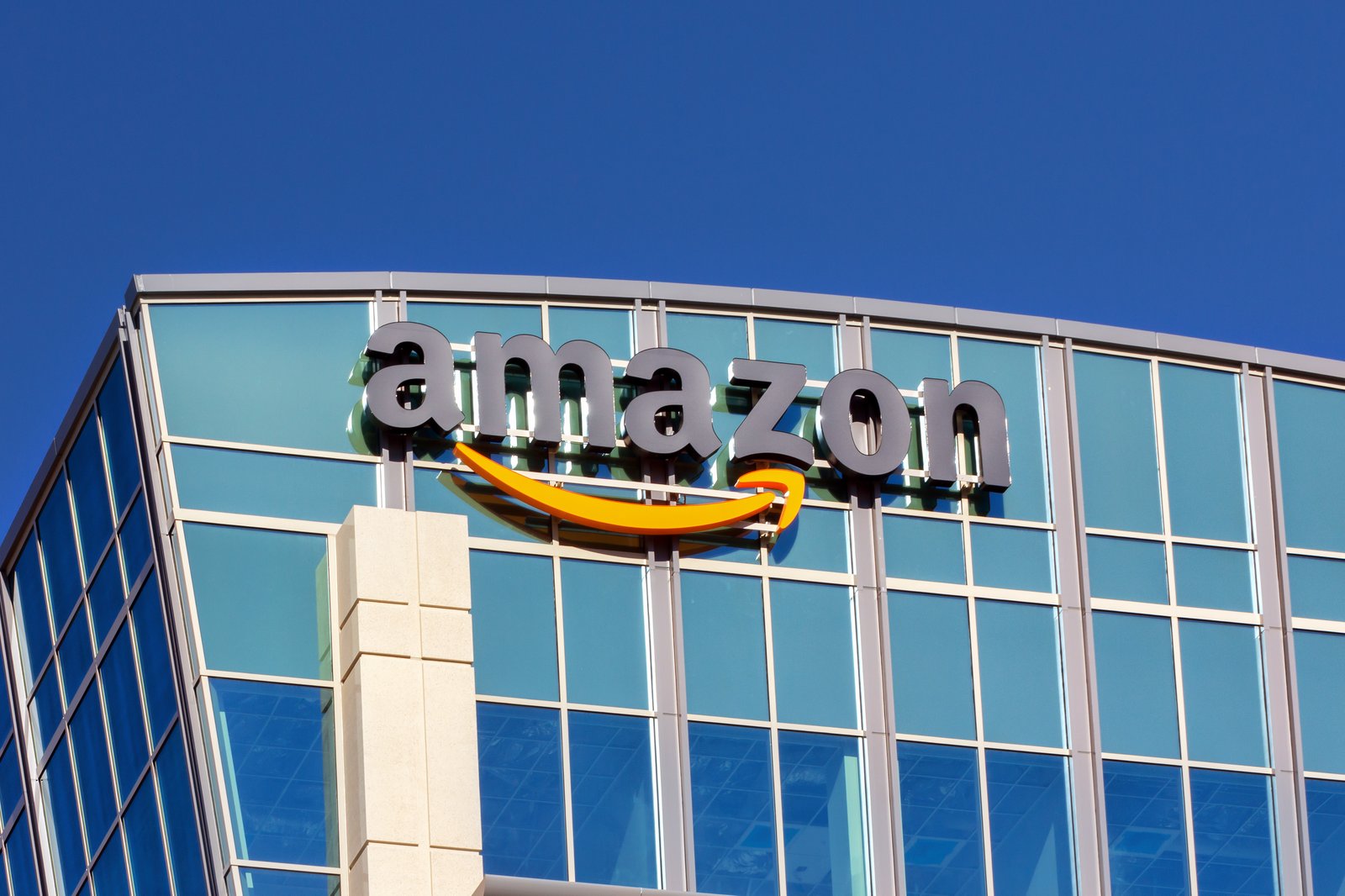 Amazon veut payer les études de ses employés québécois