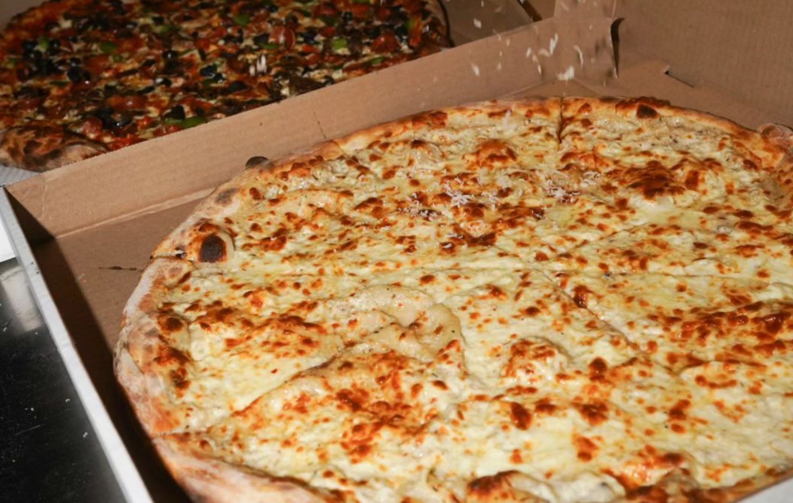 Une pizzéria d'ici remporte le prix de la « meilleure pizza au fromage » du monde.