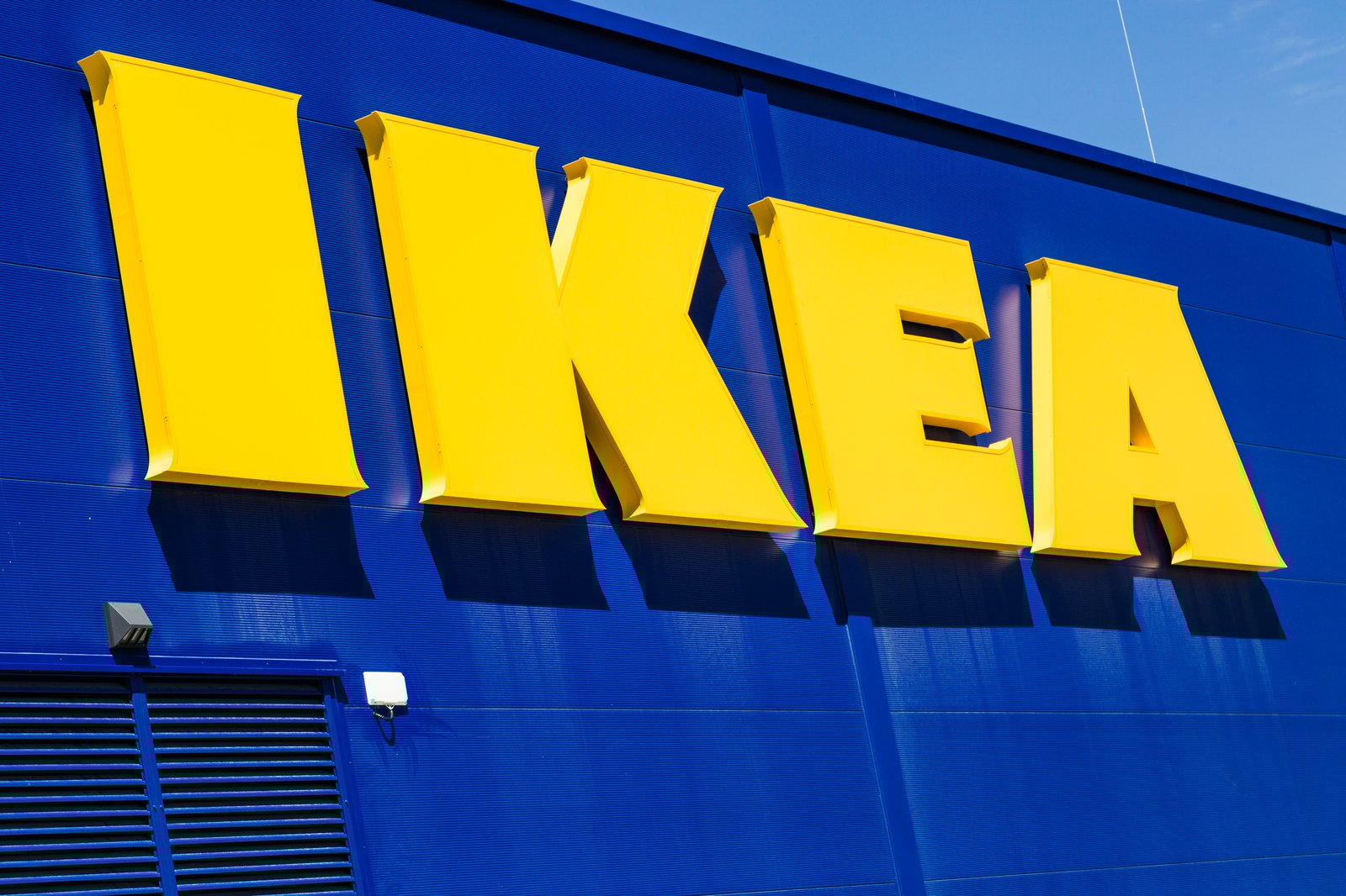 Une tempête de neige force des clients à passer la nuit au IKEA