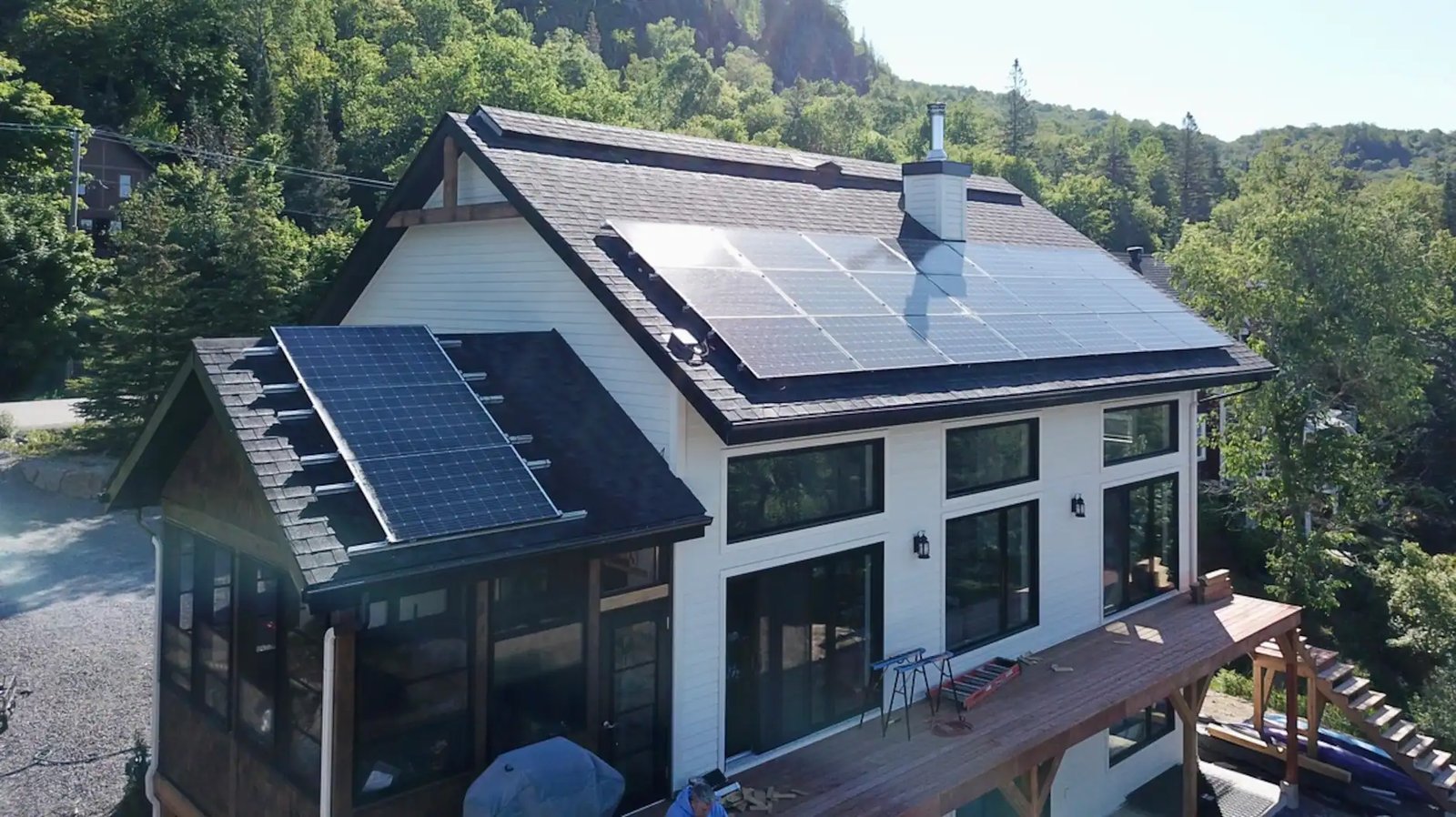 Un entrepreneur Québécois affirme que son système solaire permet d'économiser 800 $ en électricité annuellement