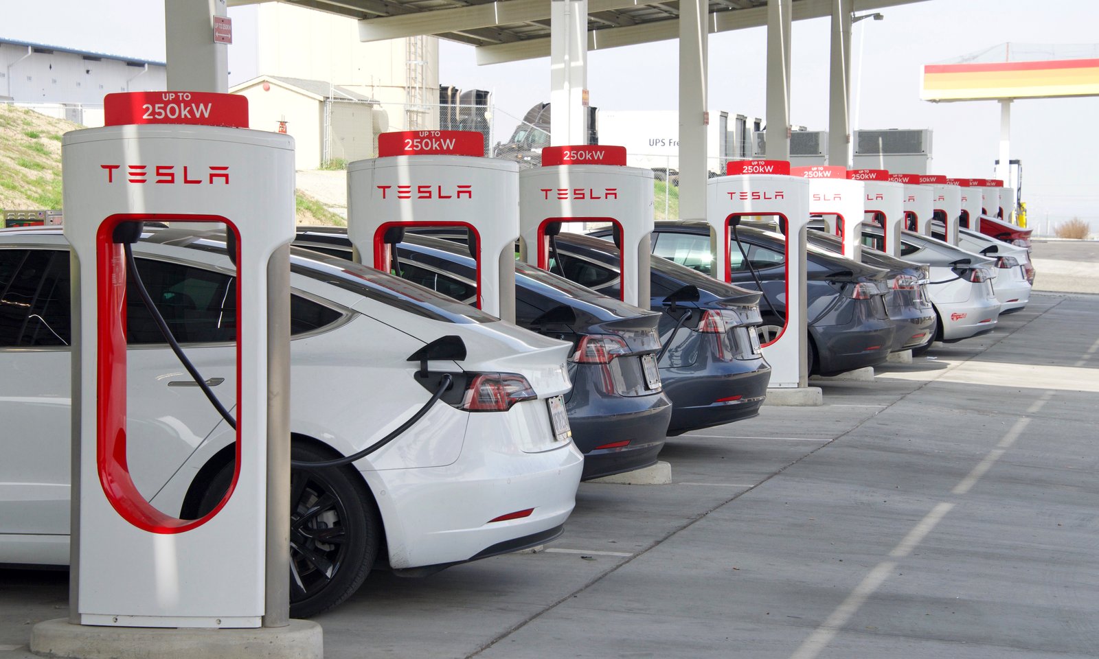 Des Tesla seront bientôt propulsées par du lithium du Québec