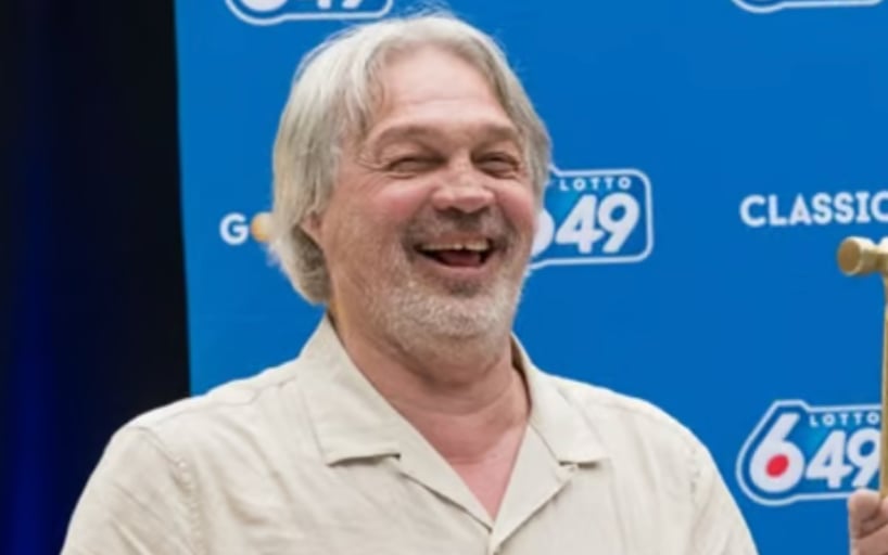 Il gagne 66 millions de dollars au 6/49 et appelle immédiatement son patron pour démissionner 
