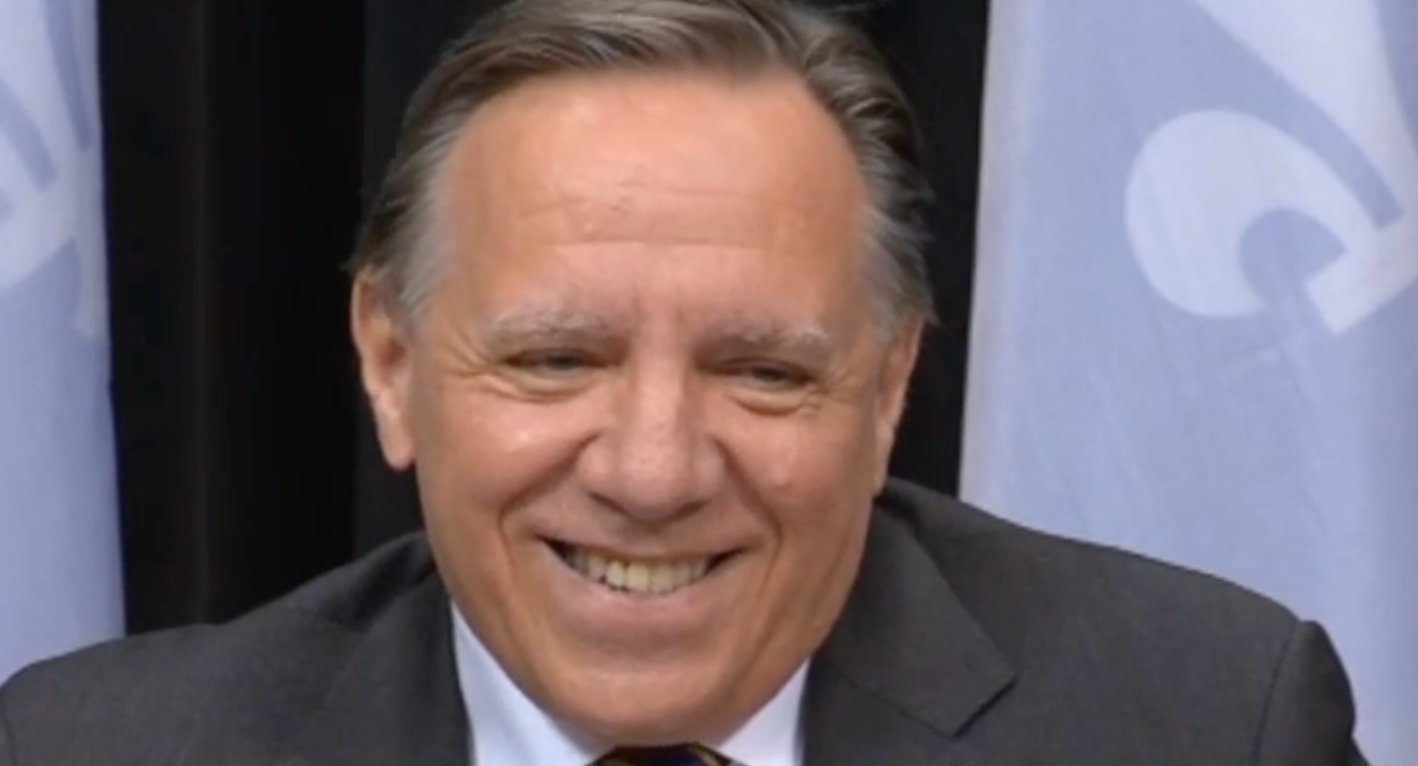 François Legault compte toujours baisser les impôts malgré le déficit record.