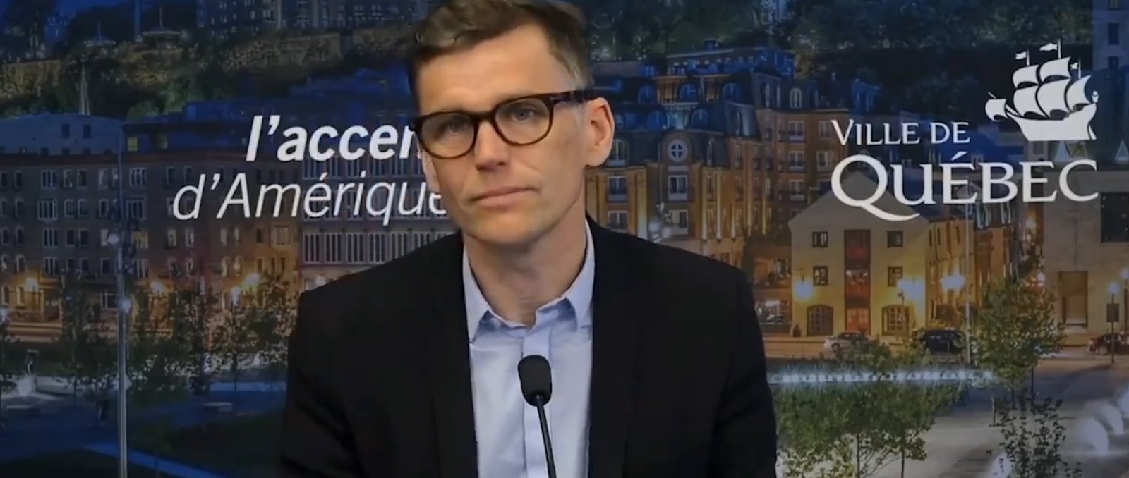 Bruno Marchand ramasse un journaliste de Québec et l'extrait est en train de faire le tour du monde