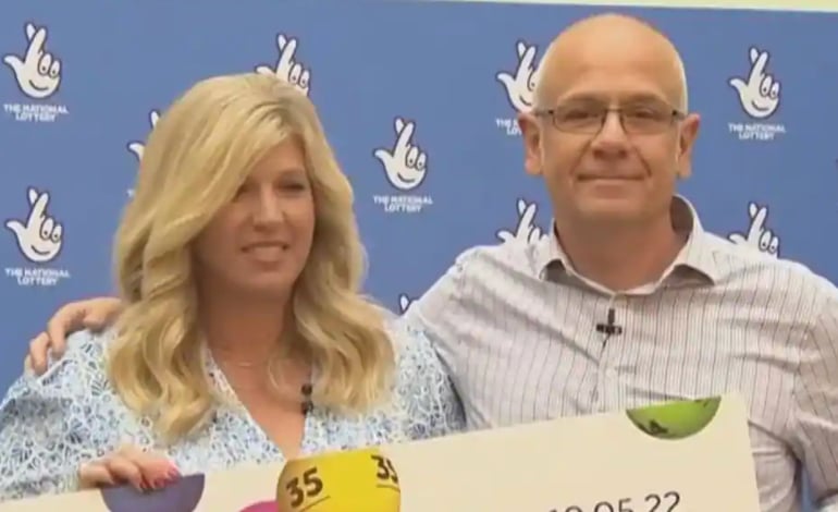 Un couple qui vient de remporter près de 300 millions à la loterie révèle la première chose qu'ils achèteront.
