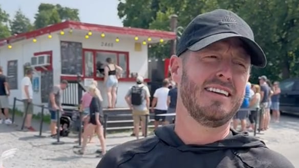 « Meilleure poutine du Québec »; un petit casse-croûte pris d'assaut par les Québécois 