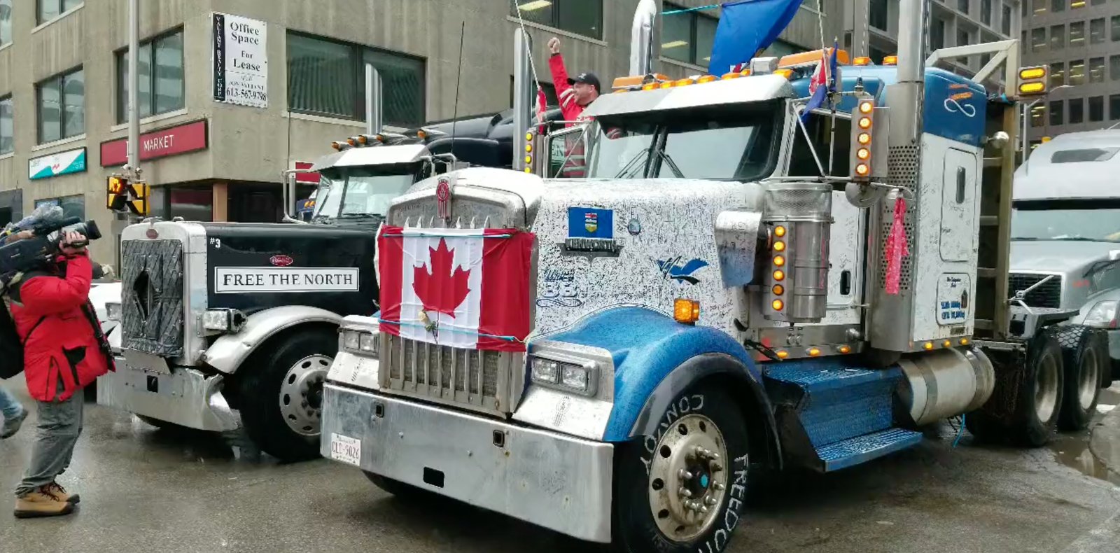 DERNIÈRE HEURE: Poursuite de 306 M$ contre les camionneurs du Convoi de la liberté
