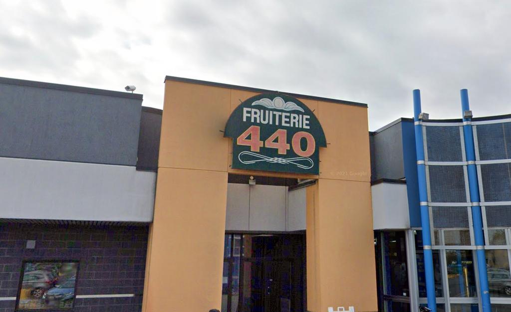 Les fruits et légumes coûtent presque la moitié moins cher dans une fruiterie qu'au supermarché