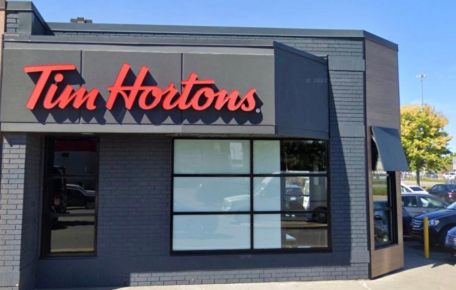 Un client filme une souris sur le comptoir d'un Tim Horton's 