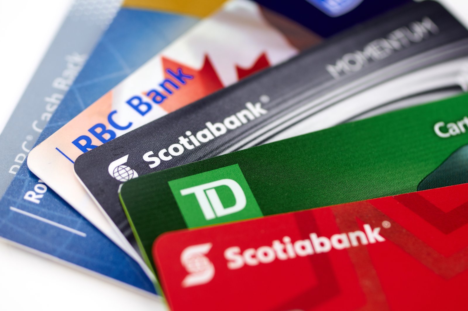 15% plus de dette par carte de crédit pour les canadiens! 