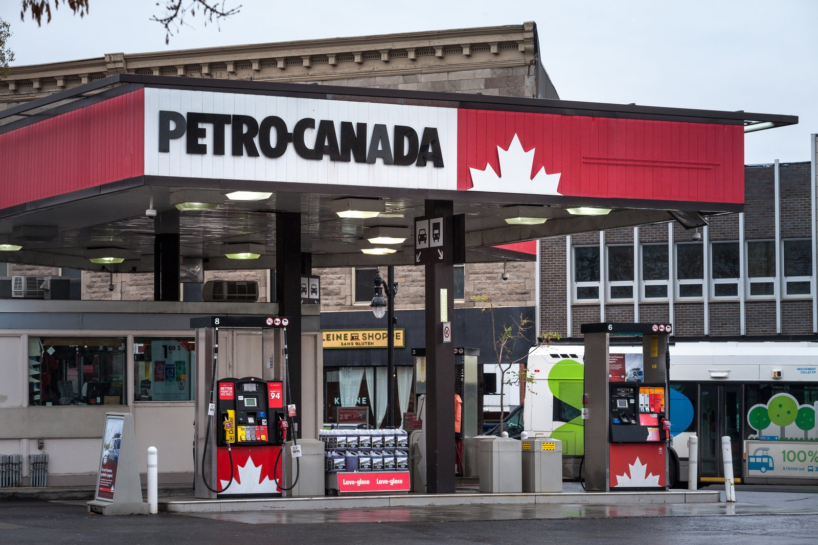Le prix de l'essence a chuté et il est maintenant à son prix le moins cher de l'année