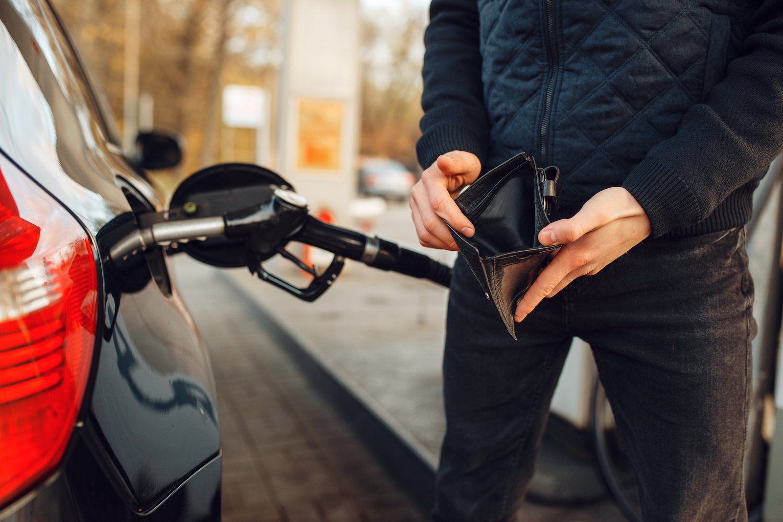 Le prix de l'essence pourrait encore augmenter de 13 cents le litre et les consommateurs n'en reviennent pas