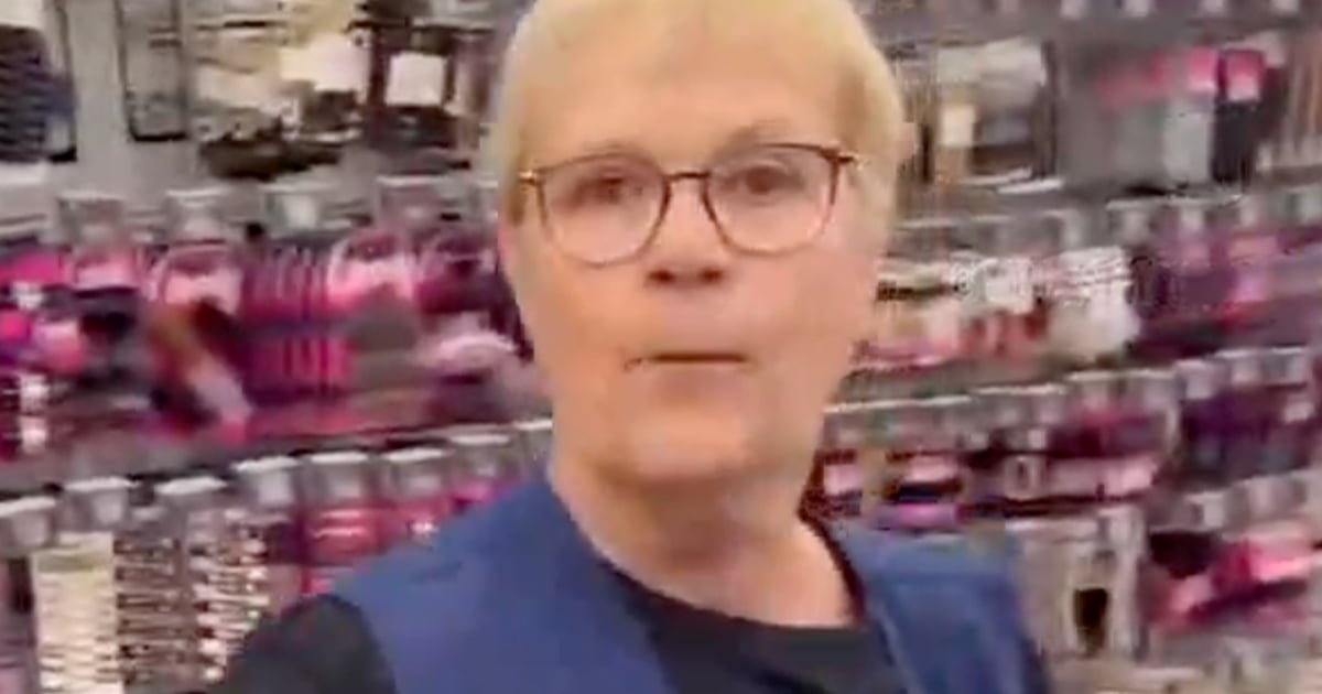 Une employée de Walmart intimidée par un client parce qu'elle ne parle pas anglais
