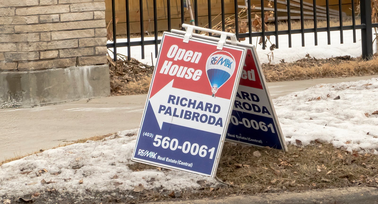 Voici combien il faut gagner d'argent pour acheter une maison dans une grande ville au pays