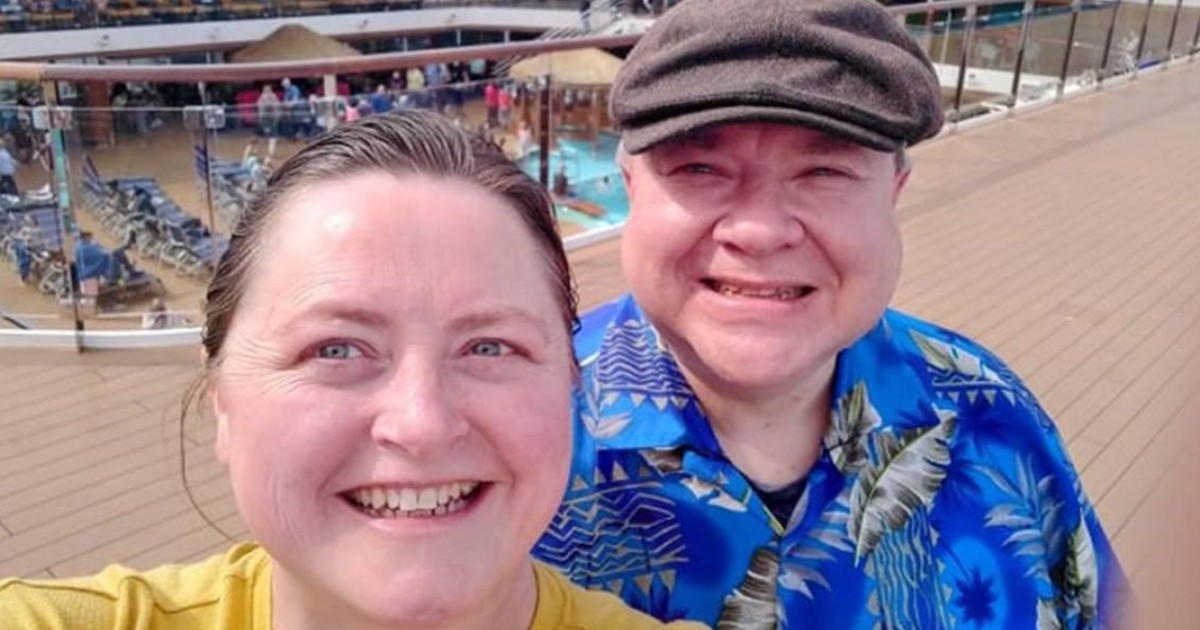 Un couple vit en permanence sur un bateau de croisière parce que c'est moins cher qu'une hypothèque