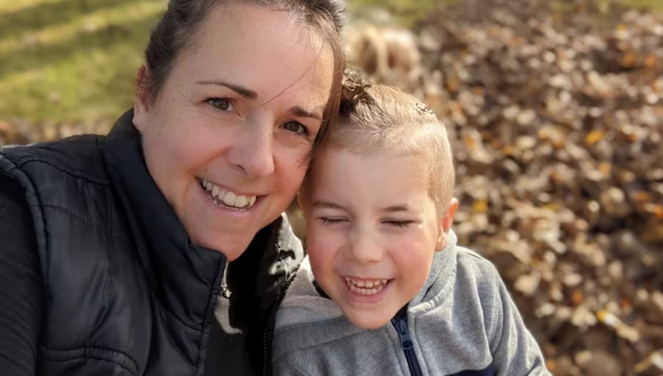 Une maman explique comment économiser 25 000 $ en 15 mois grâce au « cash stuffing »
