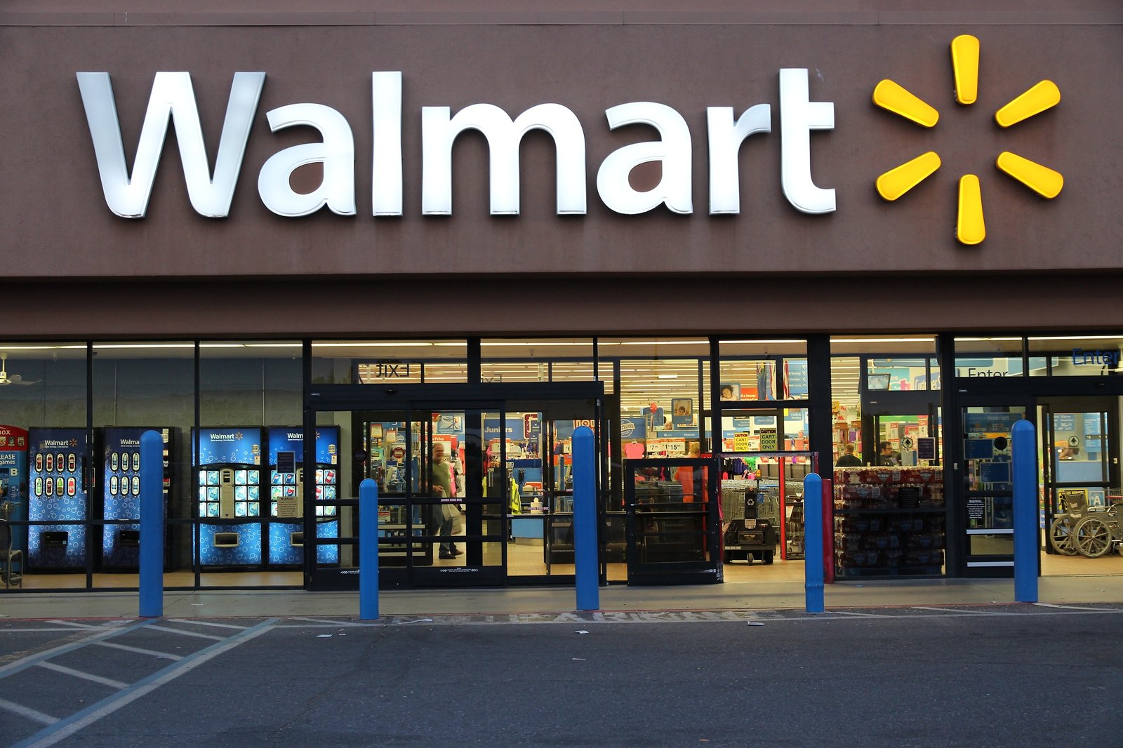 Walmart cherche 12 000 employés au Canada avec une foule d'avantages sociaux