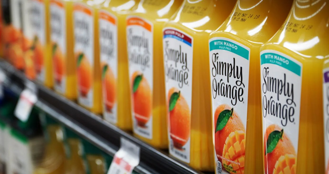 Un jus d'orange adoré des Québécois traîné en cour puisqu'il contiendrait des produits chimiques éternels