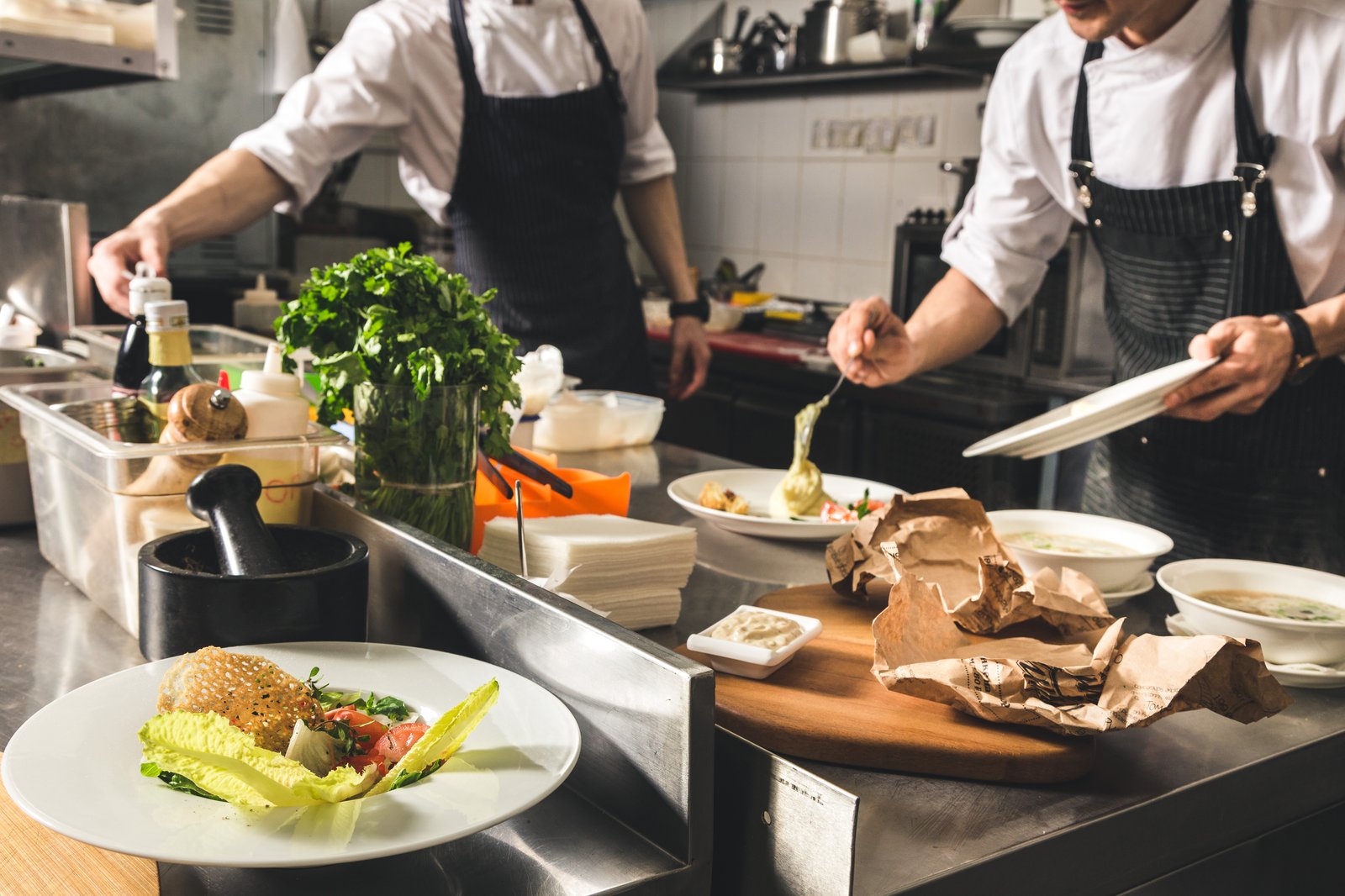Les prix dans les restos vont bientôt grimper.