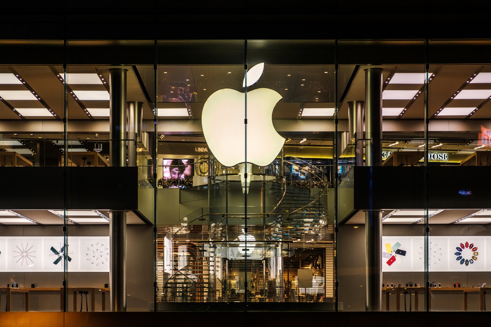 Des employés de l'Apple Store réclament maintenant des pourboires.