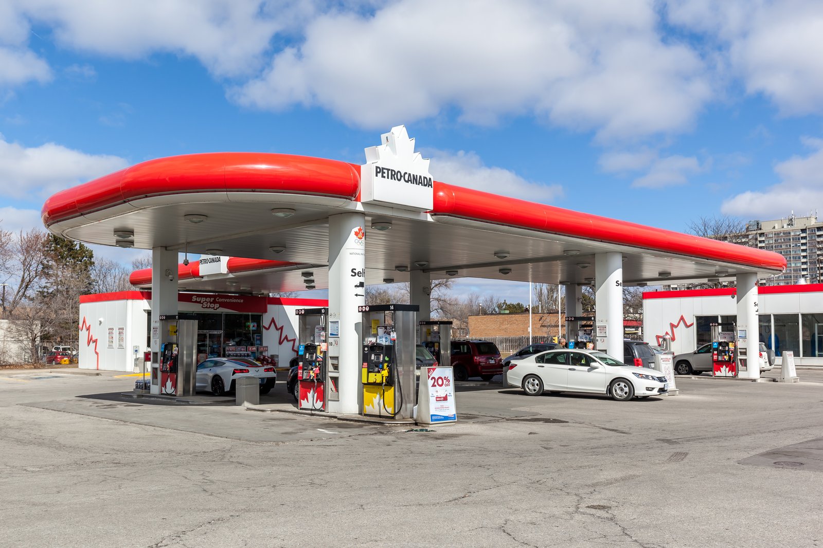 Le prix de l'essence au Québec atteint son plus bas prix depuis février
