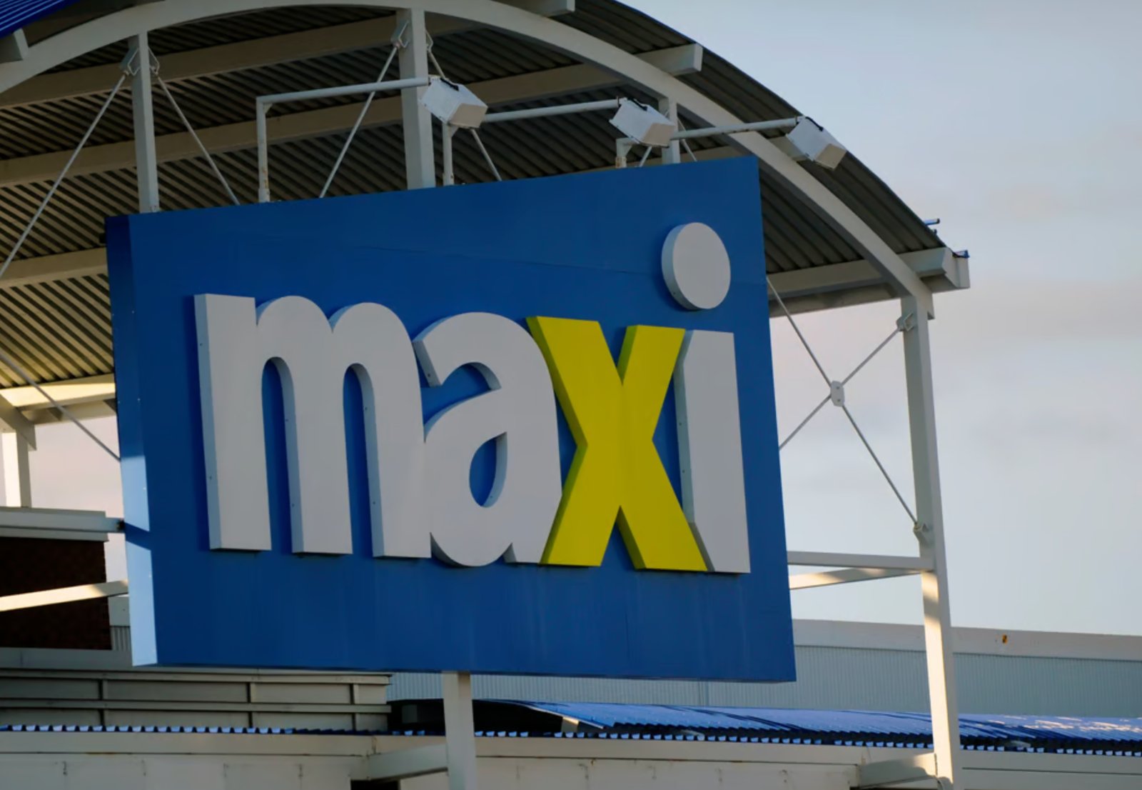 Maxi met fin aux rabais où on est obligé d'acheter plusieurs articles pour en profiter.