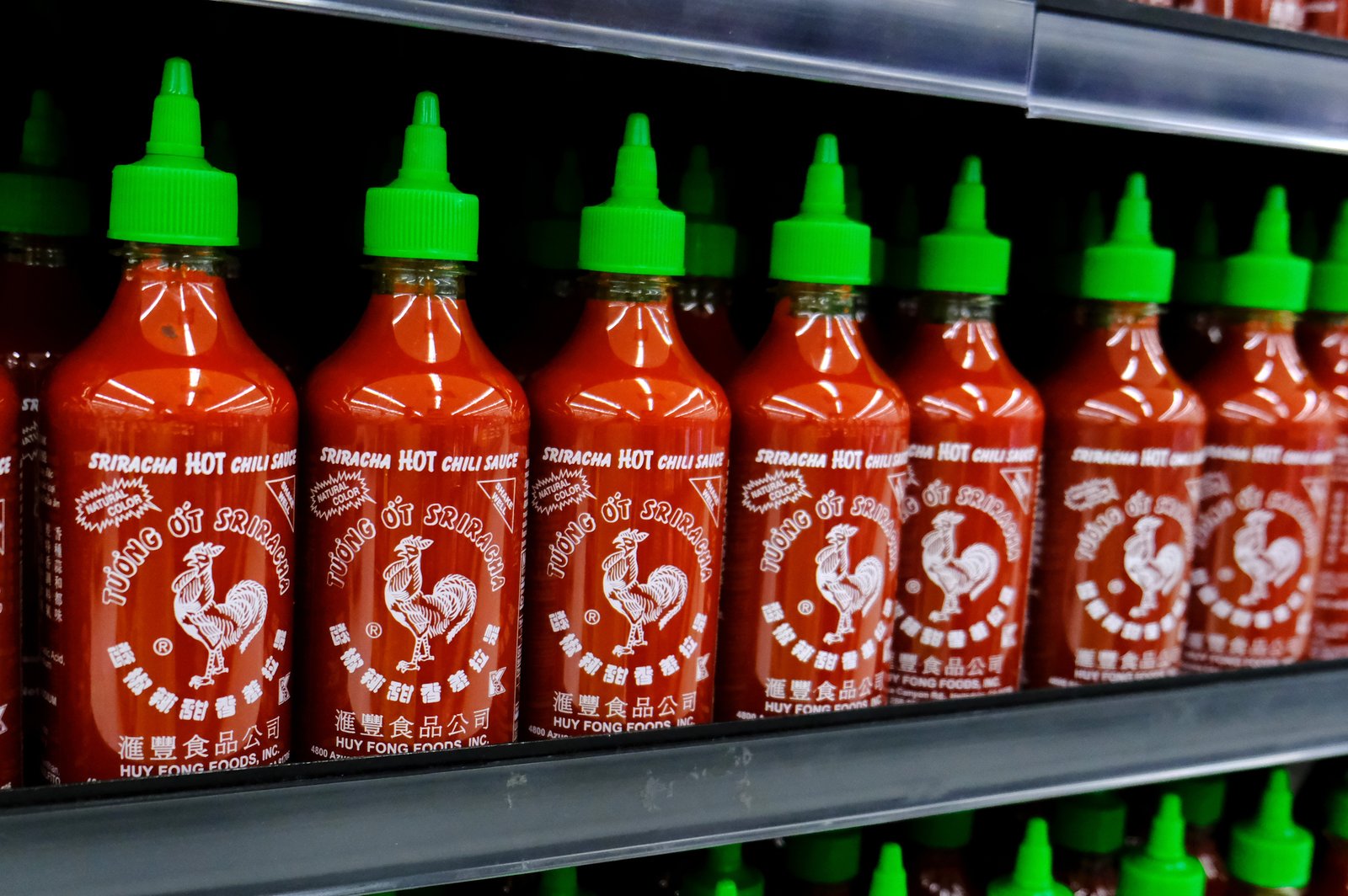 La sauce sriracha pourrait disparaître des étagères à l'épicerie très bientôt.