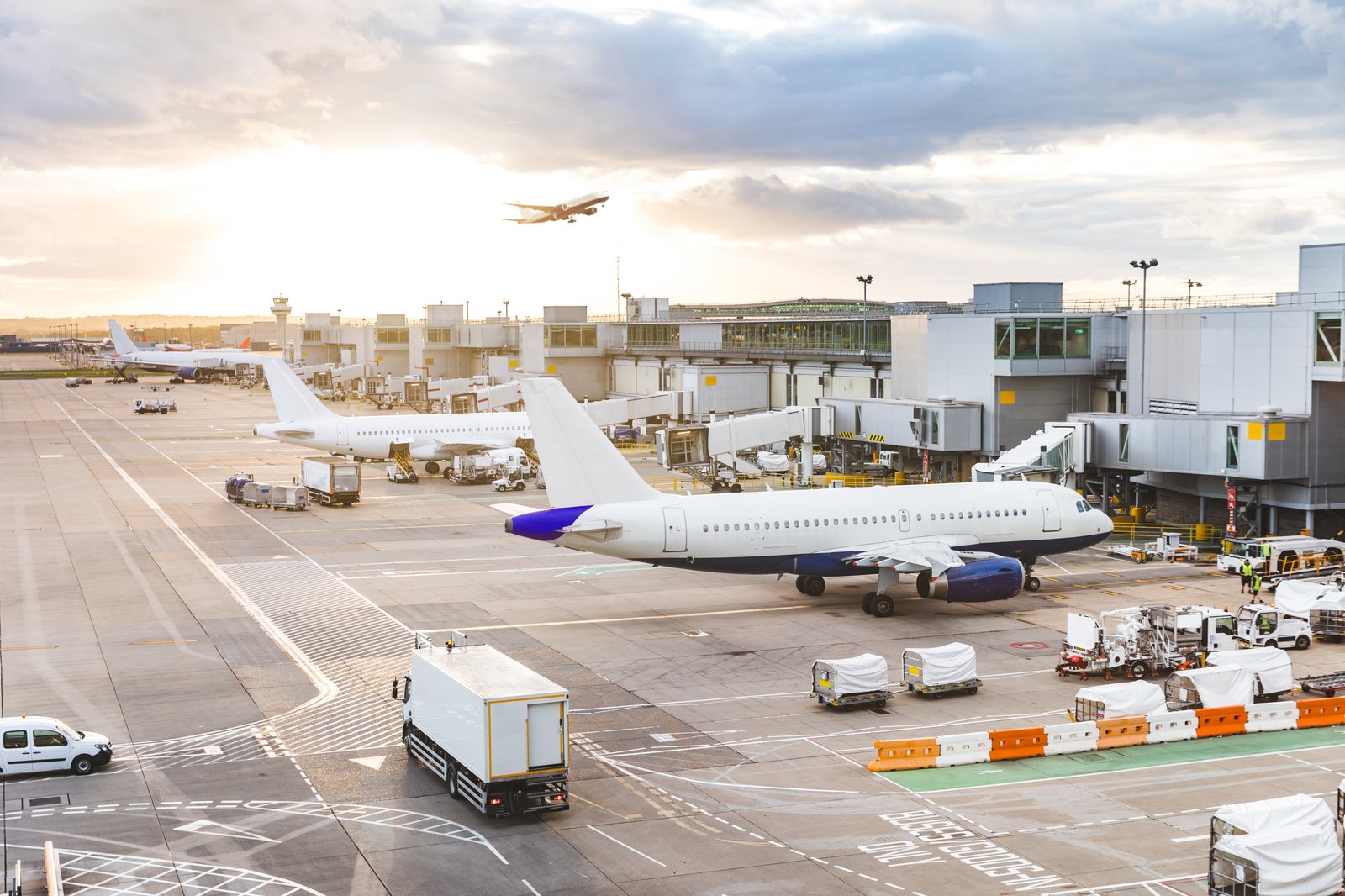 Les voyages en avion perturbés à cause de la météo et d'Omicron