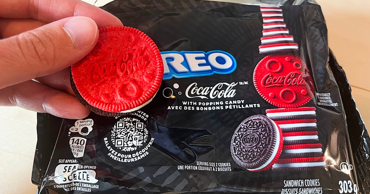 On a essayé les biscuits Oreo au Coca-Cola et un détail nous a sauté aux yeux en ouvrant le paquet
