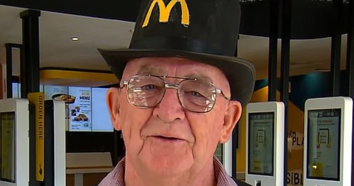 Un homme de 72 ans commence à travailler chez McDonald's parce qu'il s'ennuyait à la retraite