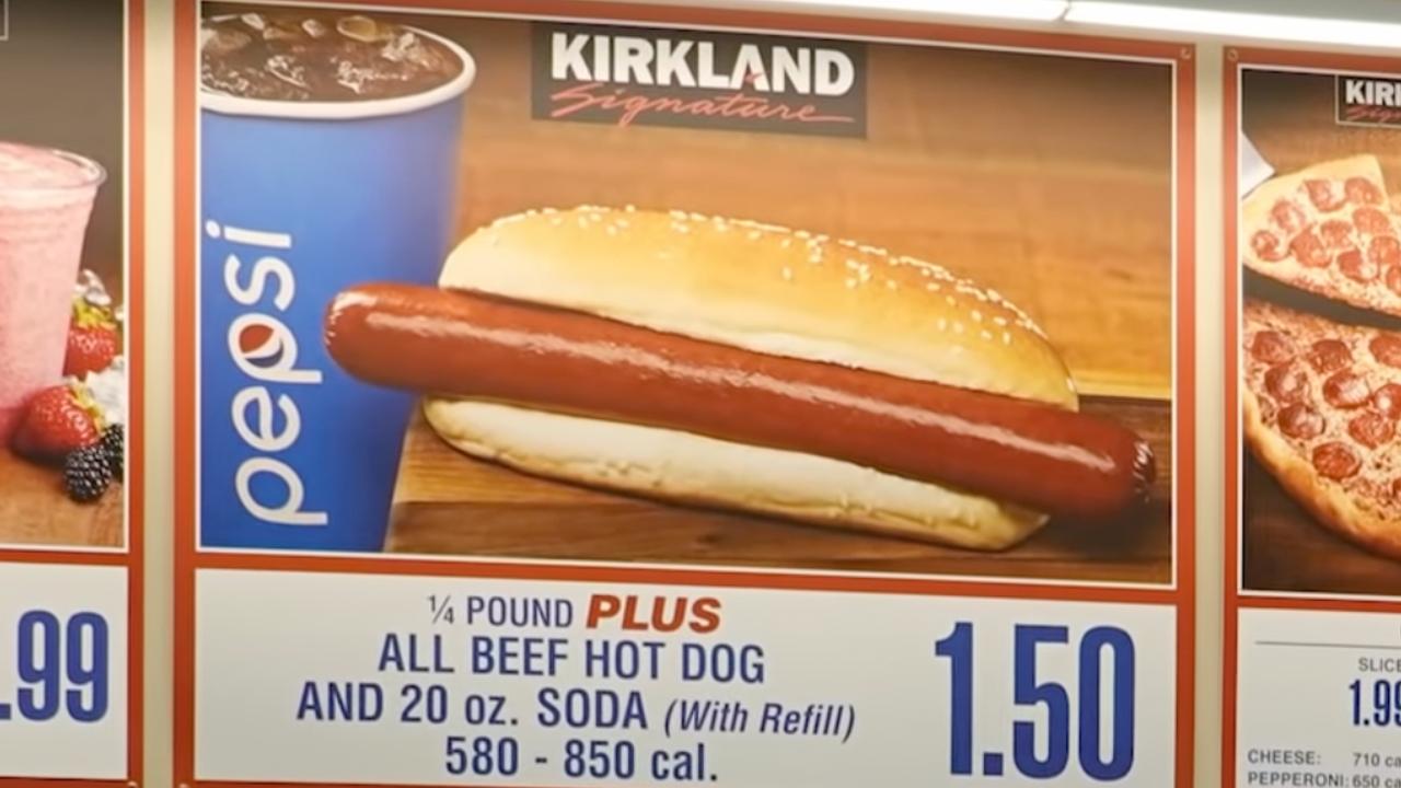 Une pancarte devant un resto du Costco fait beaucoup réagir les internautes