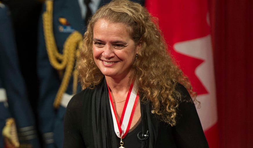 Voici combien ont dépensé Julie Payette et Mary Simon en vêtements aux frais des contribuables.