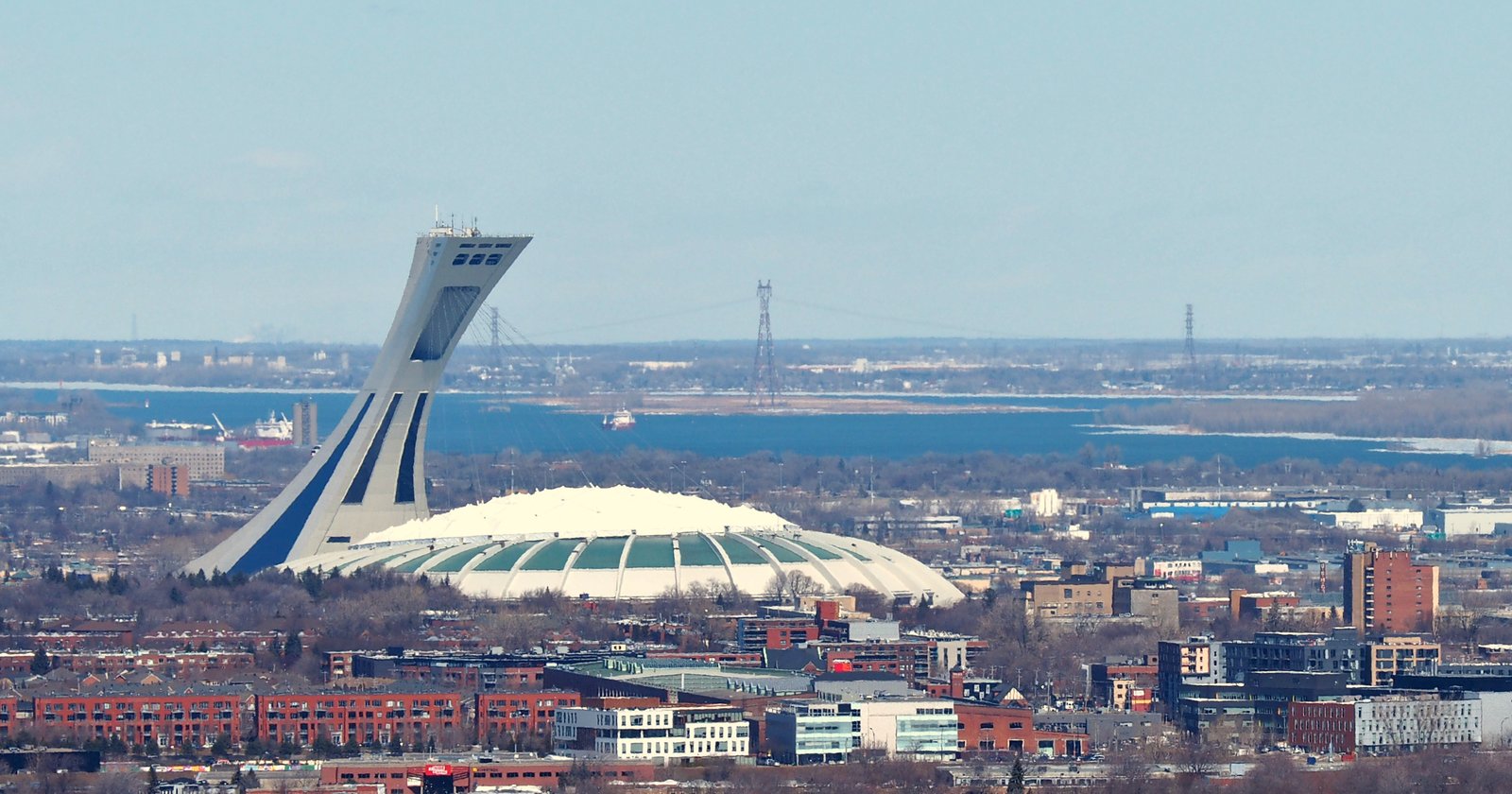 Le gouvernement annonce une subvention de 40 millions $ pour décontaminer la tour du Stade olympique.