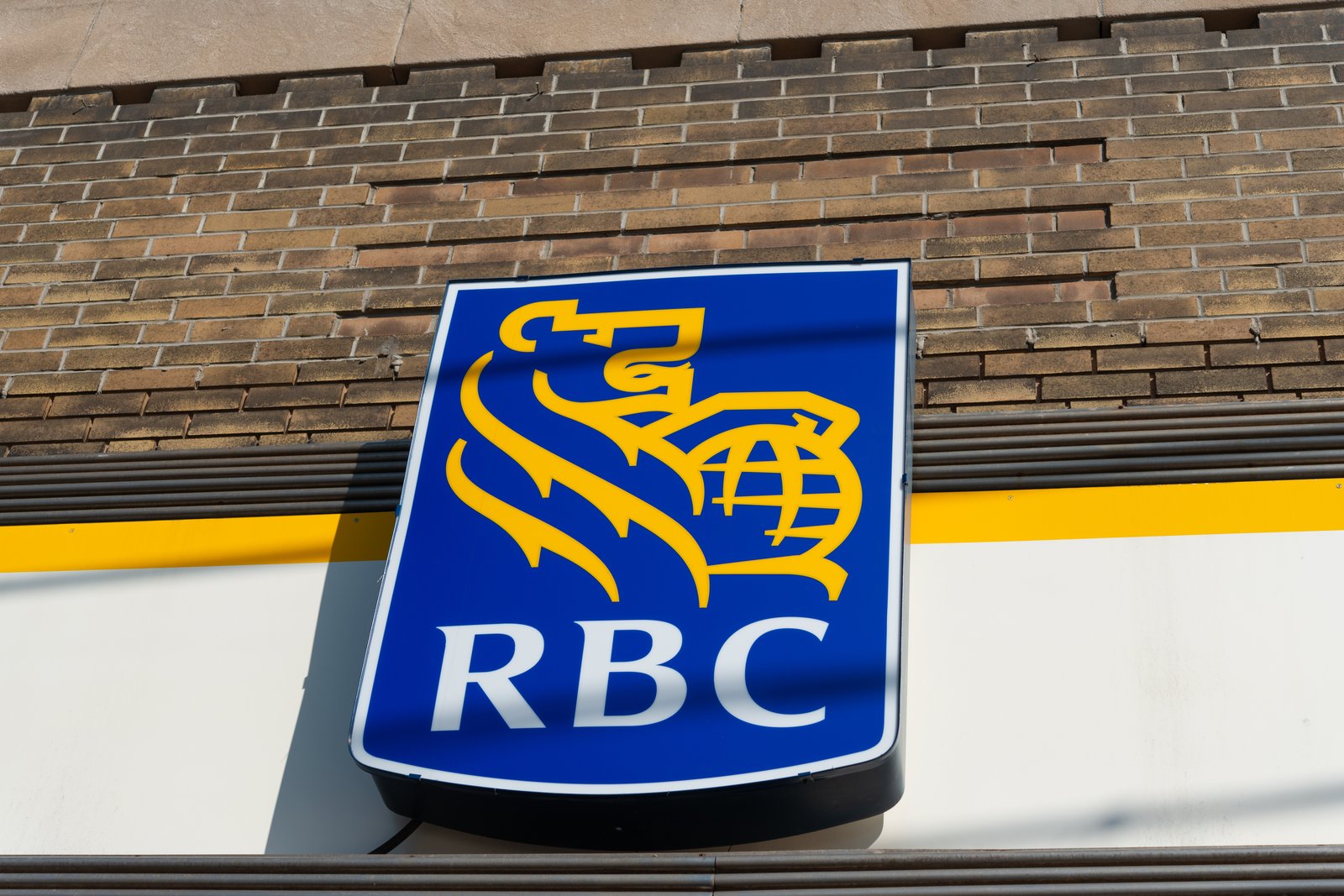 Un employé d'une banque perd 8 600 $ d'un couple de clients